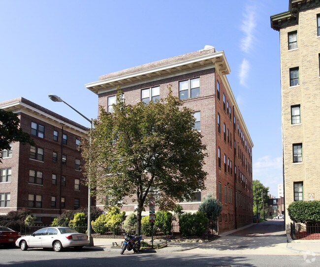 1206 10th St NW - 1206 10th St NW