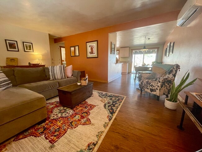 Photo - 6161 Chia Ave