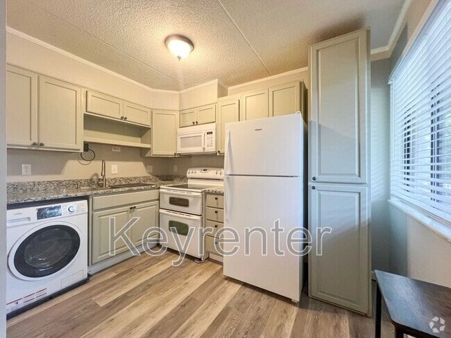 Building Photo - 2718 Painter Ave SW Unit Apt. C101