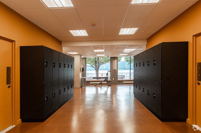 Fitness Center W/ Lockers & Bathrooms - Hudson Park South