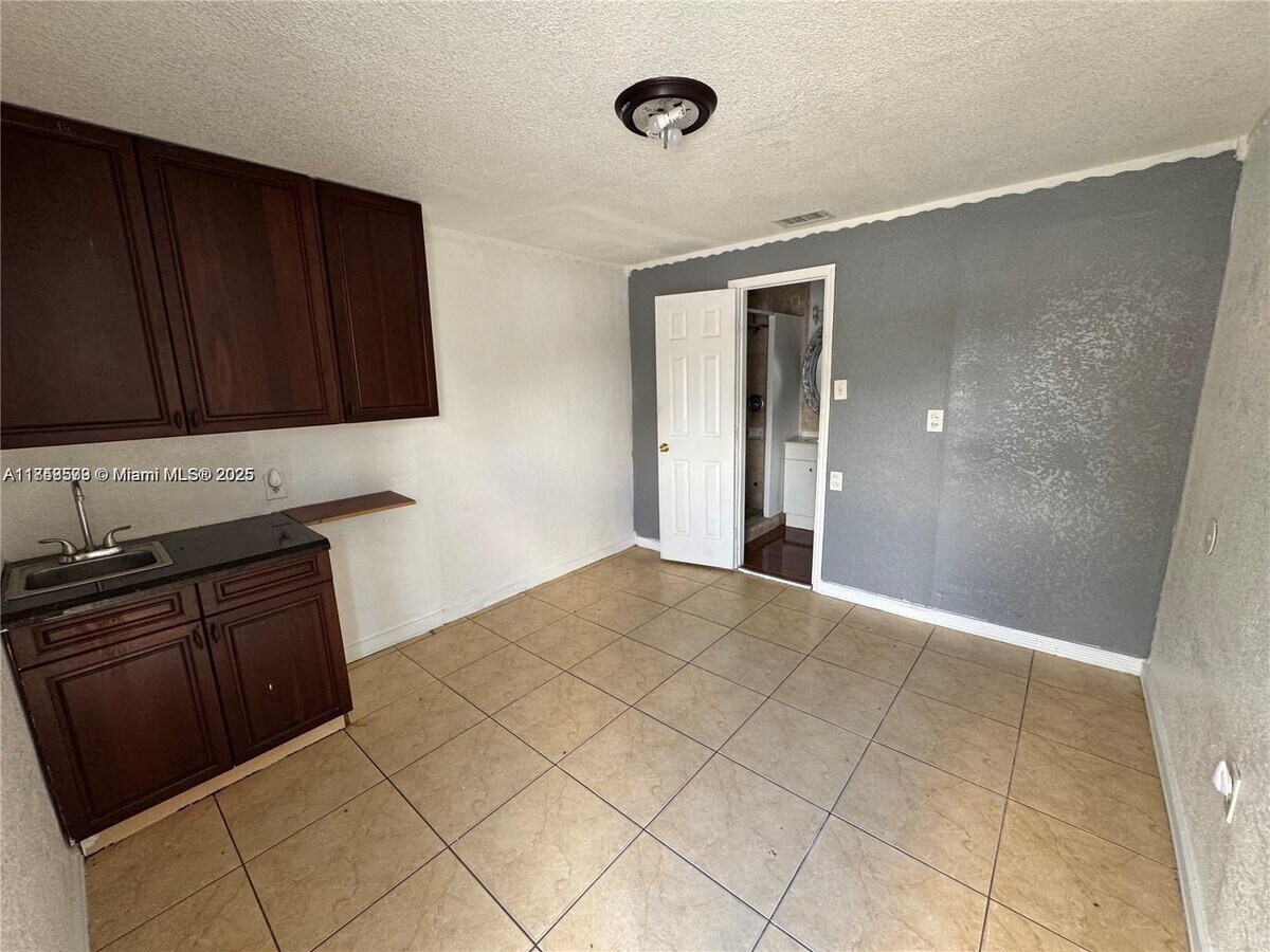 Photo - 3121 NW 103rd St Unit 4