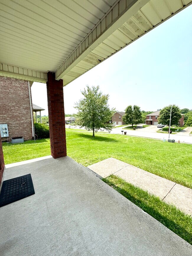 Photo - 638 Hampton Way
