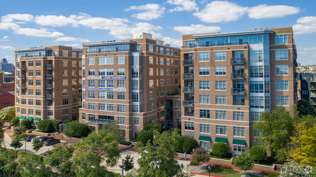 The Crescent at Fells Point - The Crescent at Fells Point Apartments