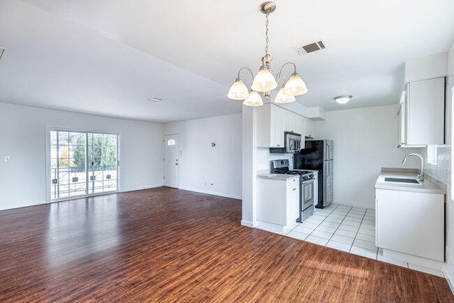 Building Photo - 8645 Hervey St Unit 4