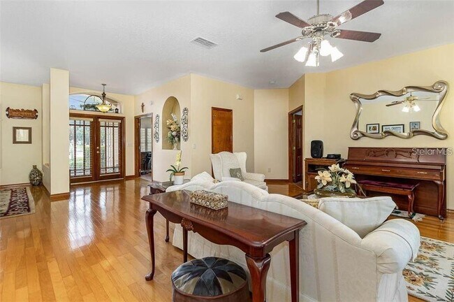 Photo - 10001 Highland Woods Ct