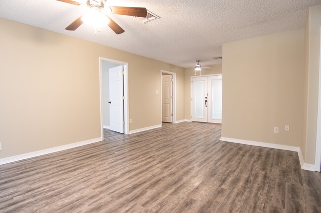 Photo - 7817 Walnut Dr