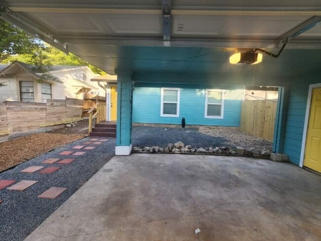 7812 Broadwick