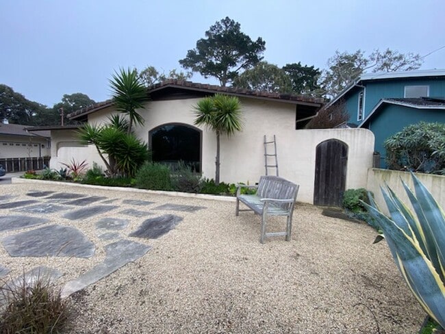 Photo - 835 17 Mile Dr