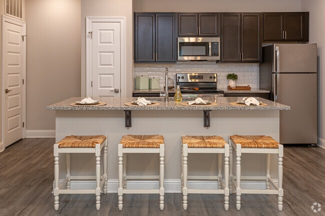 1BR, 1BA - 827SF