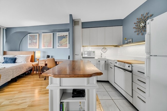 Photo - 300 N State St Unit 4303