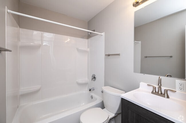 2BR, 1BA - 850SF - Bathroom