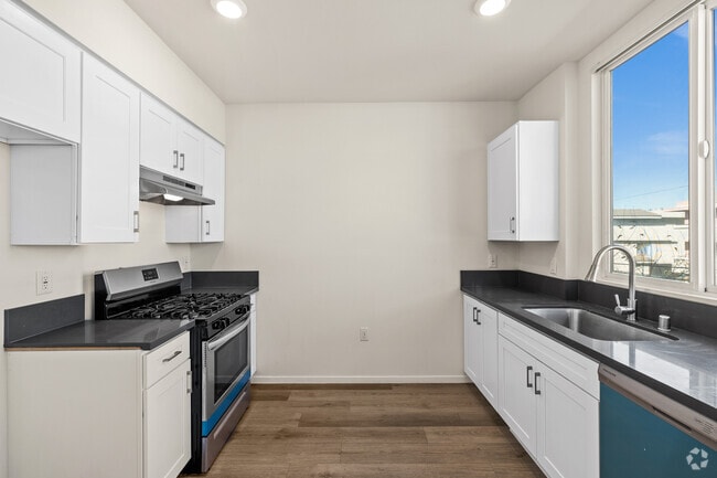 Building Photo - The Lexi