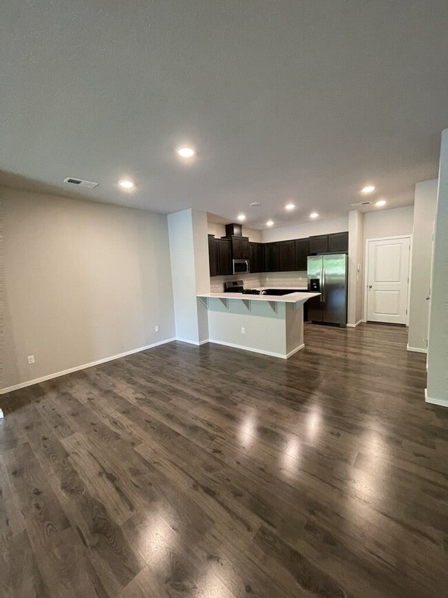 Photo - 3 Bedroom / 2.5 Bathroom Townhome - Near Bethany & PCC
**1/2 Off Third Month's Rent**