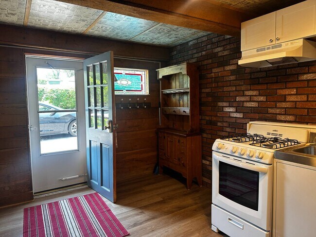 Photo - 77 Mayer Dr