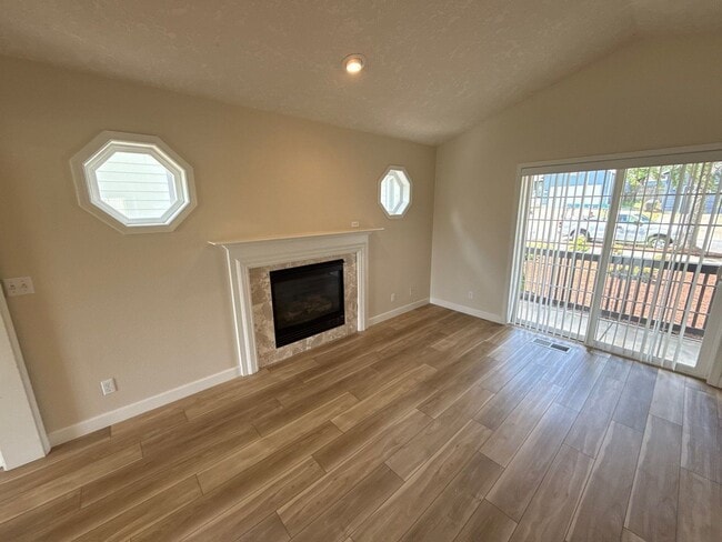 Photo - 5512 Murray St SE