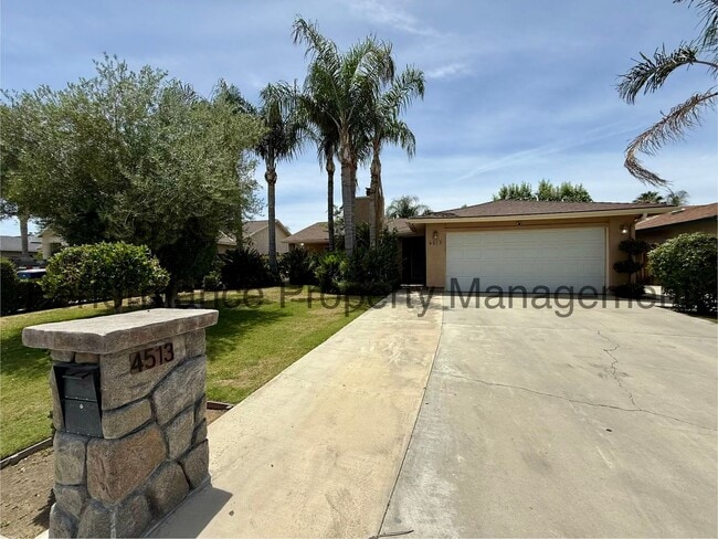 Building Photo - Cute 3 Bed/2 Bath SE Bakersfield Home w/ RBP & $0 Deposit Option