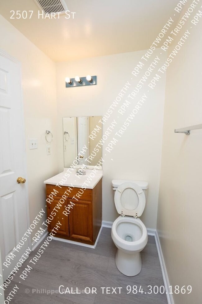 Photo - 2507 Hart St