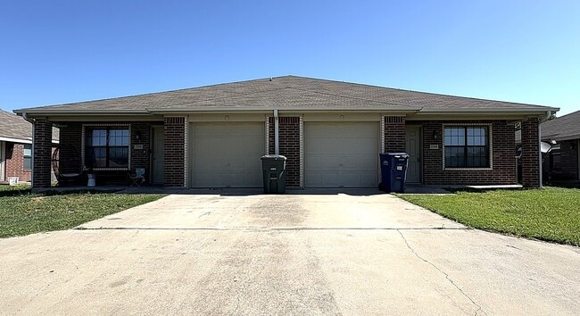 Building Photo - 2706 Ashley Dr Rental