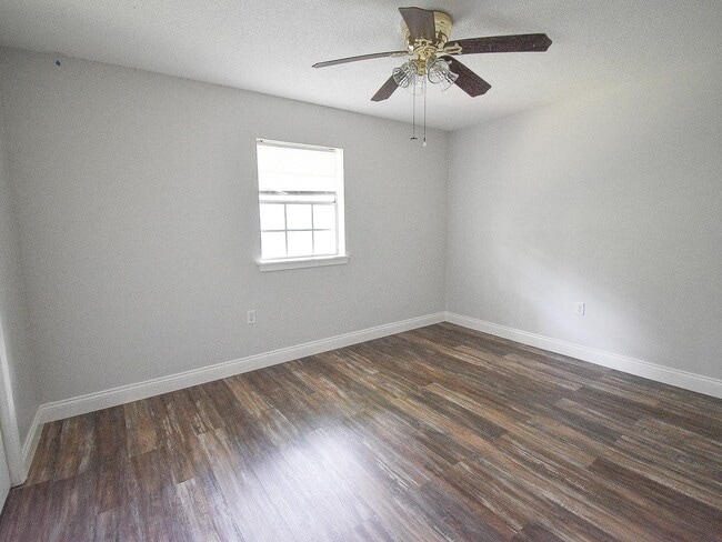 Photo - 109 Alida St