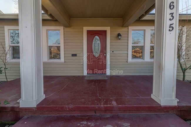 Photo - 635 Argonaut St