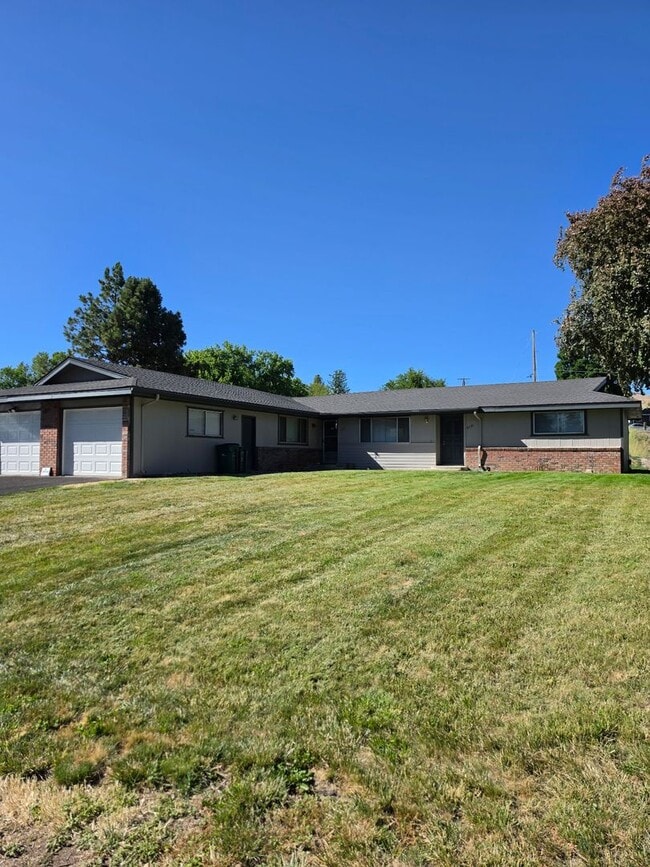 Building Photo - 6131-6131 Onyx Ave Unit 6131