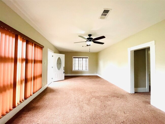 Photo - 229 E Saunders St