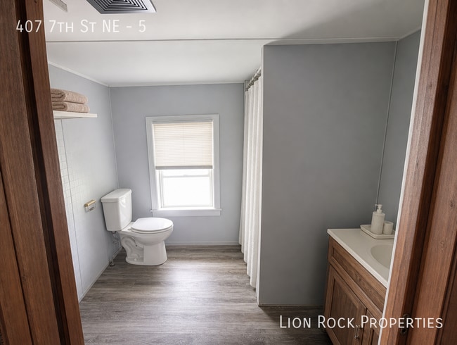 Photo - 407 7th St NE Unit 5