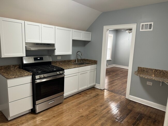 Photo - 12052 S La Salle St Unidad 2