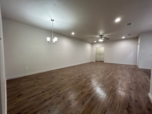 Photo - Beautiful 2/2 Located Directly East Of Coo...