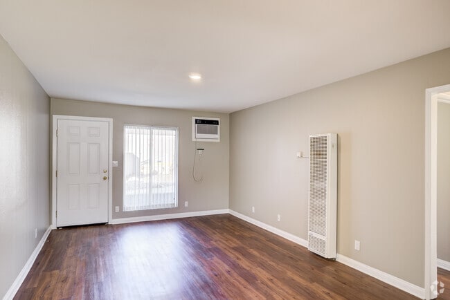 2BR, 1BA - 780SF - Living Room
