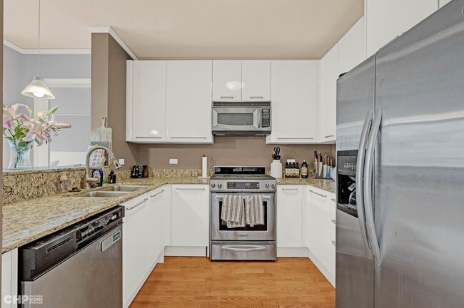 Photo - 450 E Waterside Dr