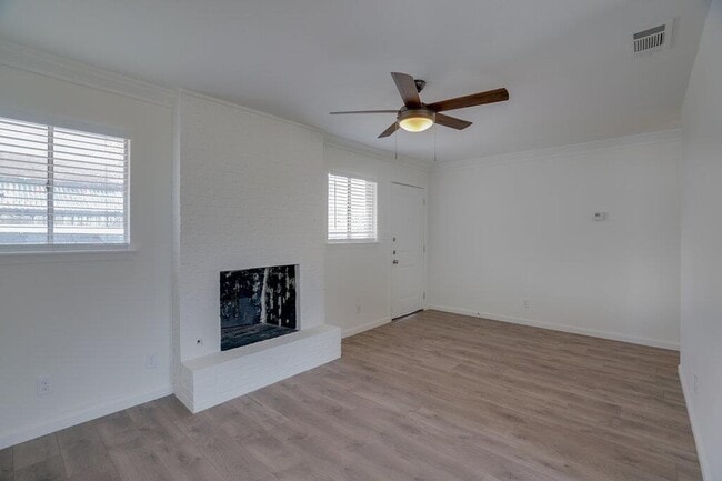 Photo - 304 John N Garner Cir