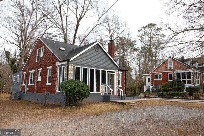 Photo - 1526 Childress Dr SW