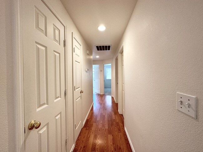 Photo - BEAUTIFUL 3 BED, 2 BATH SINGLE FAMILY HOME LOCATED IN NW REDMOND!