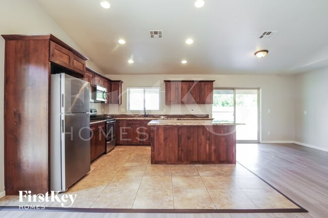 Photo - 2722 E Cactus Rd