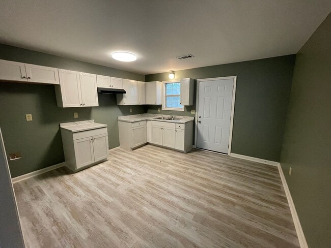 Photo - 121 Clyde Dr Unit B