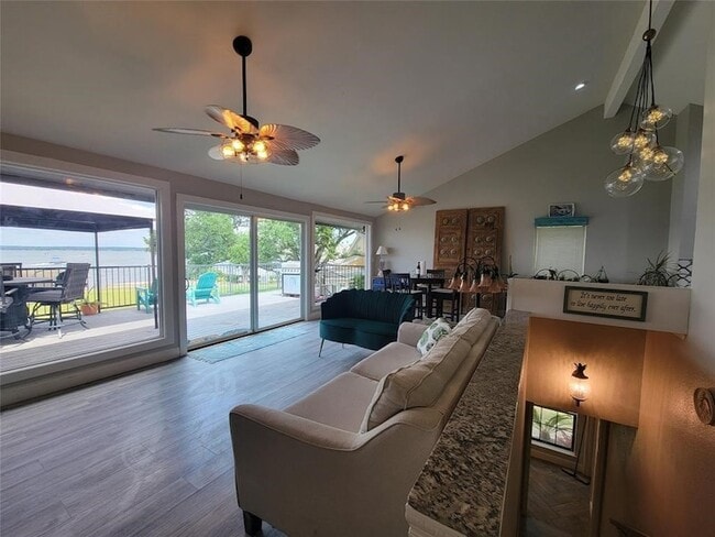 Photo - 32 Lakeview Village