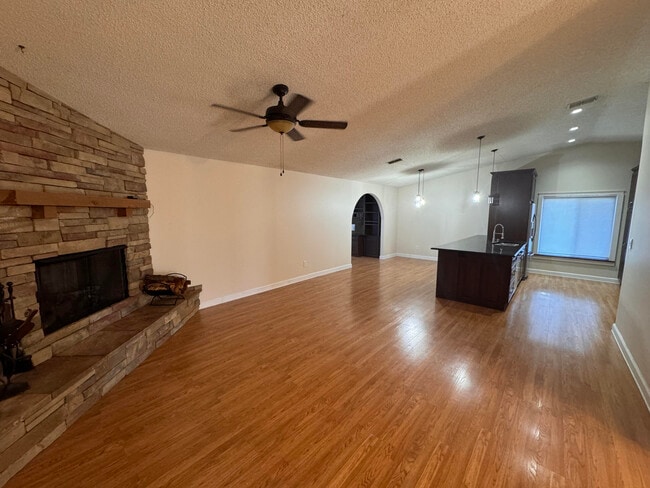 Building Photo - 1706 Yorktown Ave Rental