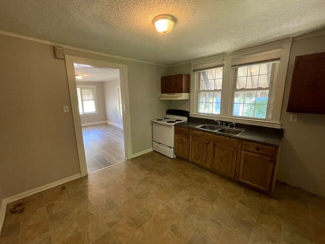 Photo - Freshly painted 2 bedroom 1 bath house- Pet Friendly!