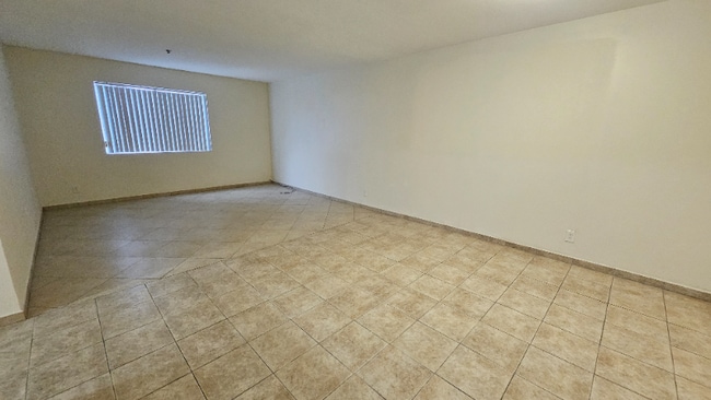 Photo - 5541 Fulcher Ave Unidad 303