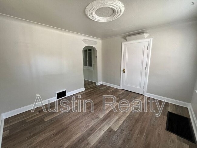 Photo - 8836 Graceland Ave