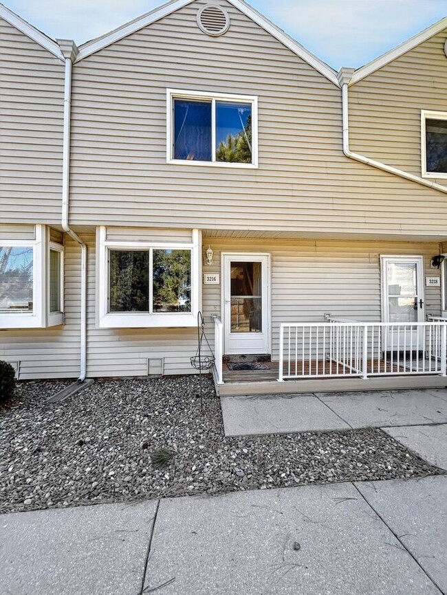 2-Bedroom Home with Modern Amenities and C... - 2-Bedroom Home with Modern Amenities and C...