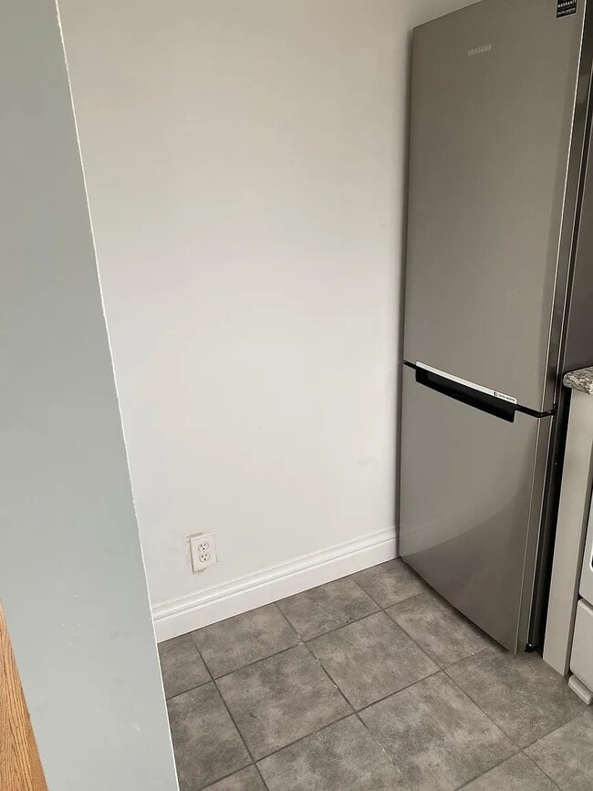 Building Photo - 737 N Alfred St Unit Beautiful Art Deco Studio Rental