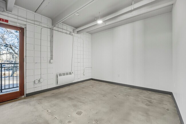 Photo - 415 S Weber St