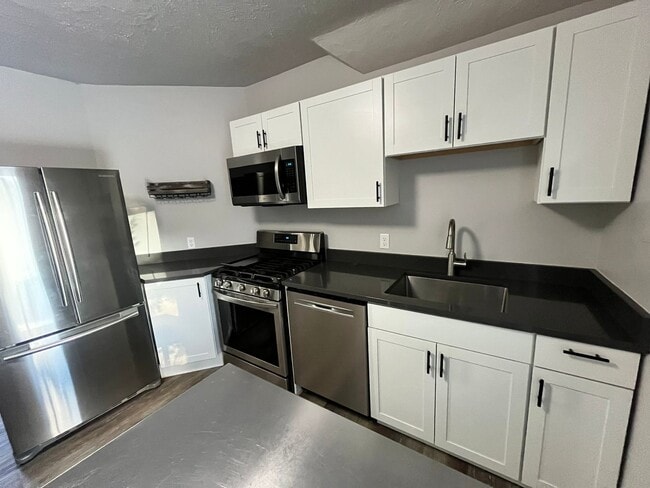 402 S 6th St E Unit 02 (Upper)