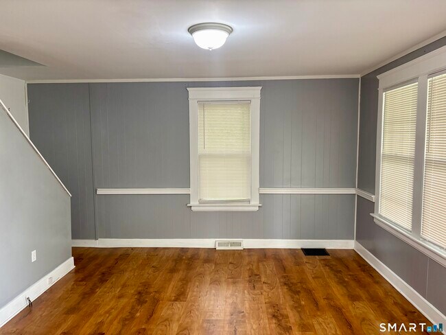 Photo - 565 Sylvan Ave