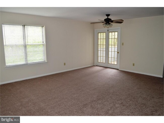 Photo - 131 Emery Ct