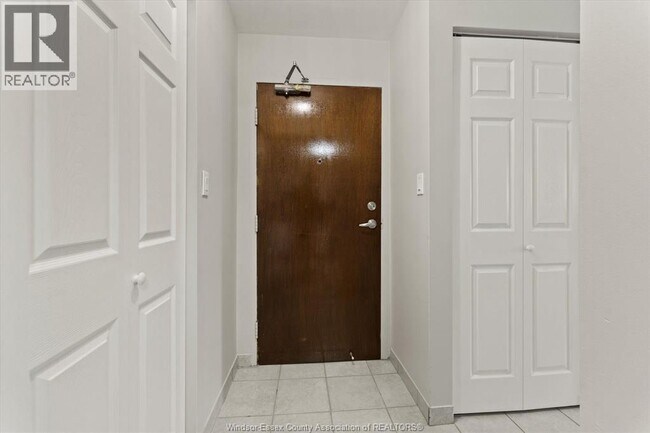 Photo - 1160 Howard Ave Unité 101