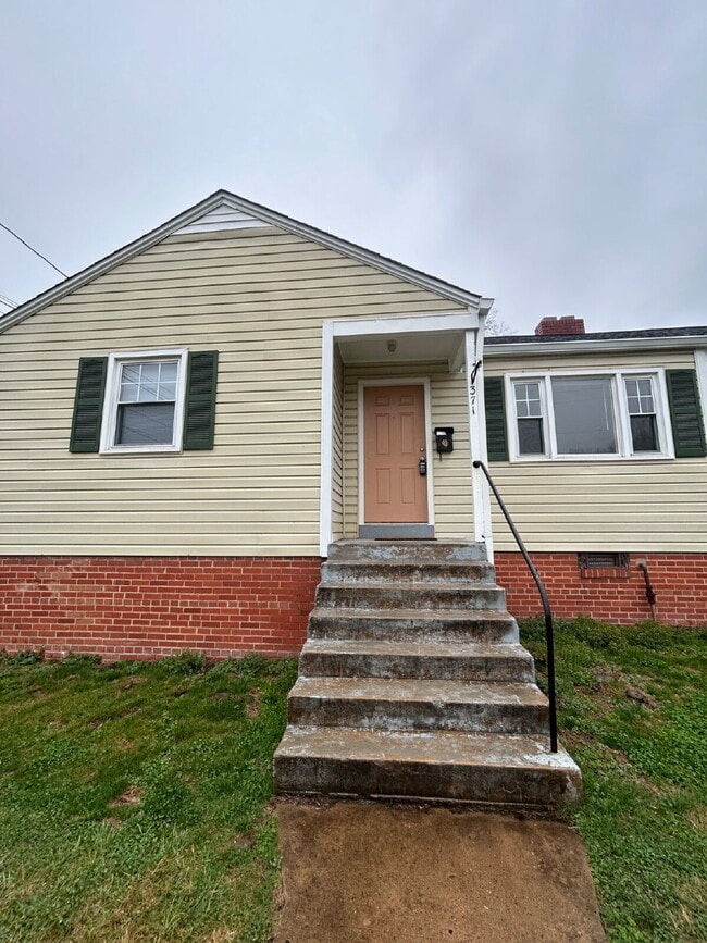 Building Photo - Newly Renovated 2-Bed 1 Bath in Front Royal – Your Perfect Retreat Awaits!"