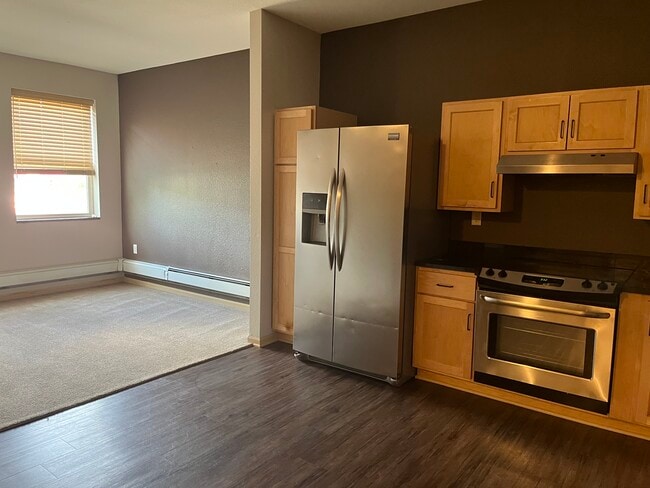 Photo - Western U Flats